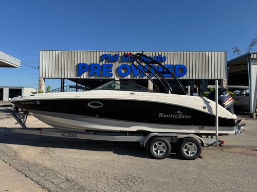 2021 Nauticstar 243 DC