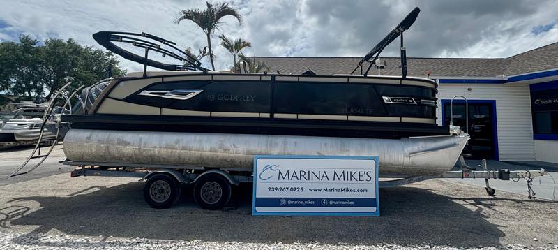 2022 Godfrey 235 SB