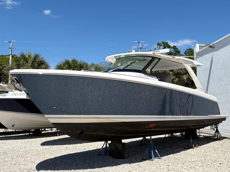 2023 Tiara Yachts 38 LS